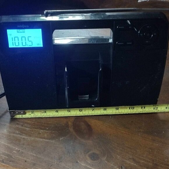 Insignia Ipod Boombox - Picture 5 of 12